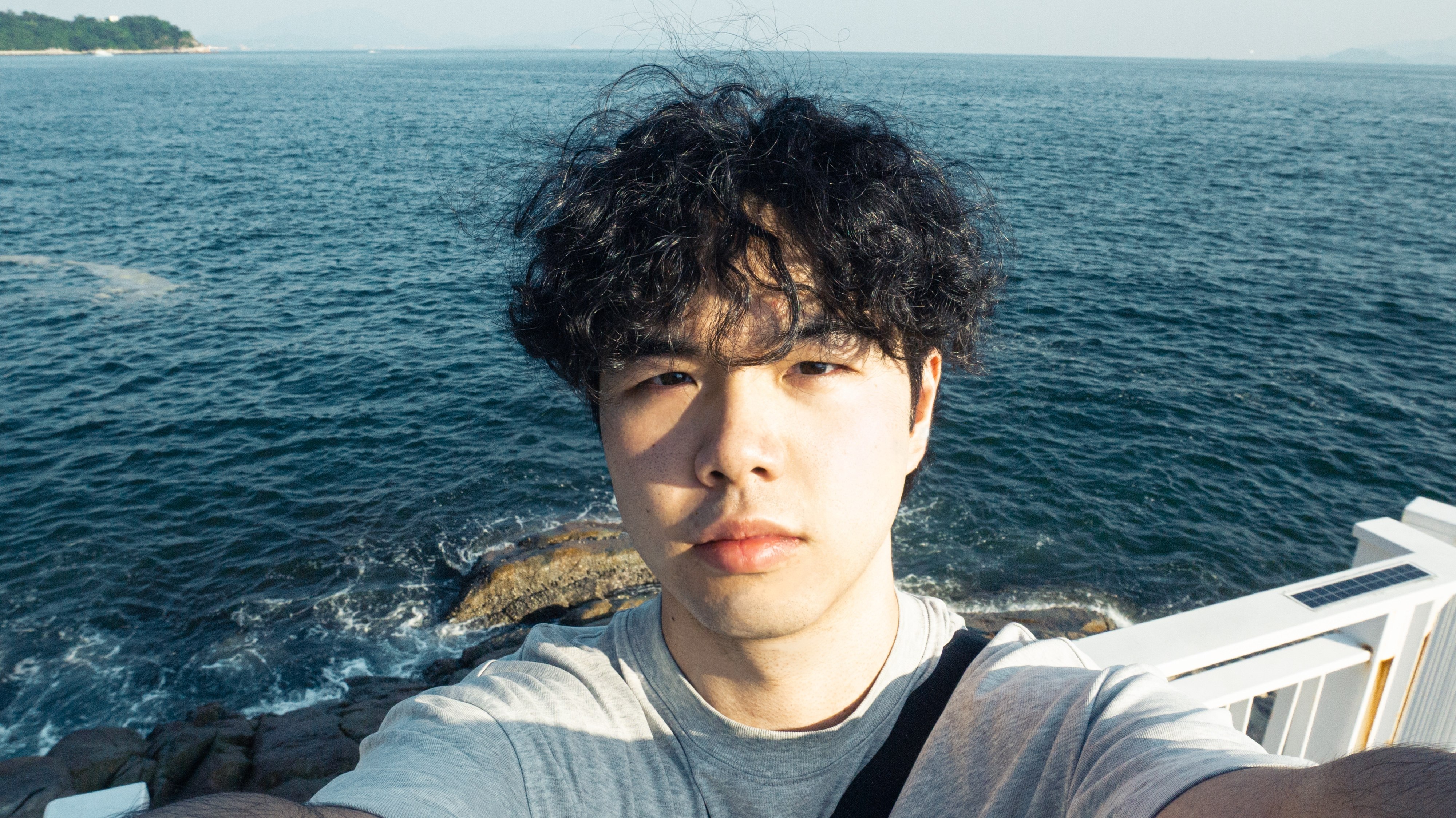 张政杰在海边的个人照片